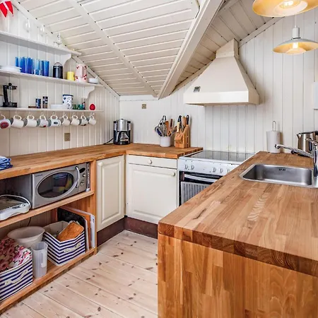 Three-bedroom In Skalskor