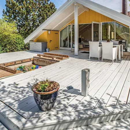 Three-bedroom In Skalskor Skælskør