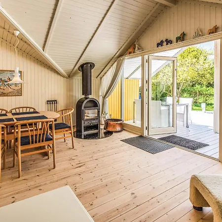 Dom wakacyjny Three-bedroom In Skalskor Skælskør