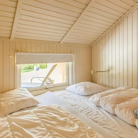 Three-bedroom In Skalskor