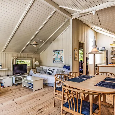 Three-bedroom In Skalskor