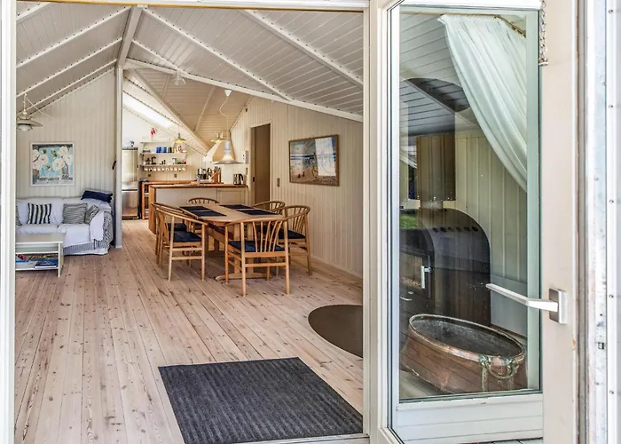 Three-bedroom In Skalskor