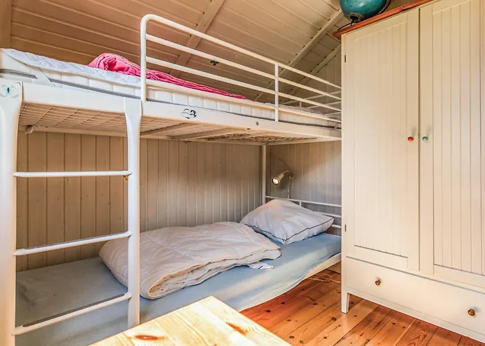 Casa de Férias Three-bedroom In Skalskor *