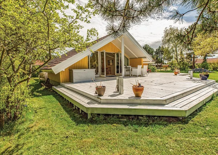 Three-bedroom In Skalskor *
