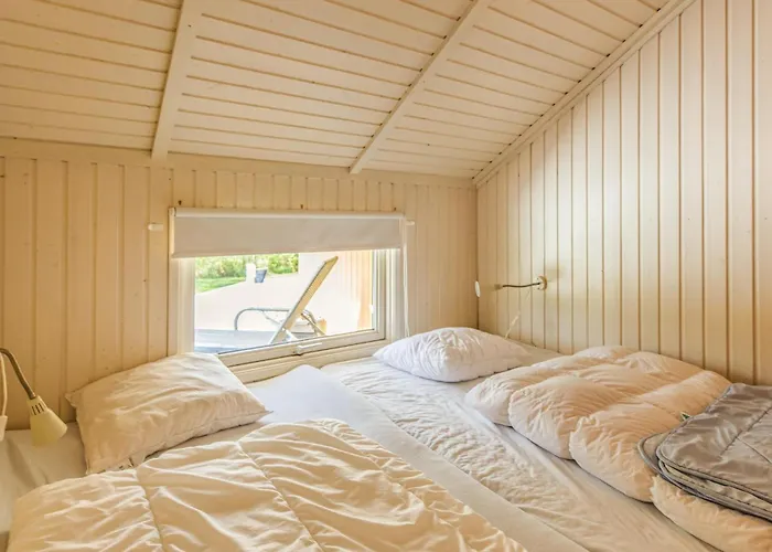 Three-bedroom In Skalskor